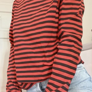 Randig longsleeve - Nice att ha under oversized t-shirts