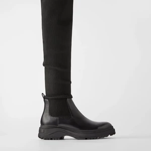 Knee high boots  -  knee high boots från ZARA med strumpkänsla. Supersnygg modell med en ordentlig sko. Använd fåtal gånger. Storlek 40, funkar om man har 39 också