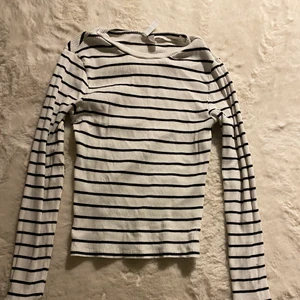 Tröja - Randig ribbad tröja😊