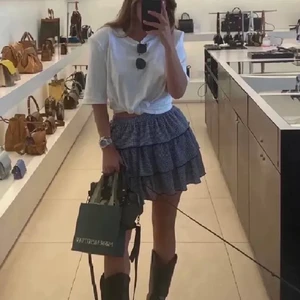 Volangkjol - Skitsnygg och populär volangkjol från zara❤️