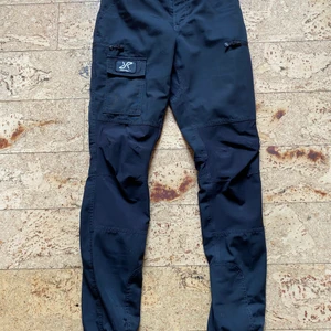 Revolution race 36 - Säljer dessa helt nya friluftsbyxor storlek 36, nypris 750kr mitt pris 566kr inkl spårbar frakt 🦋