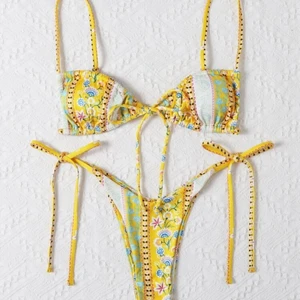 Bikini från shein  - Säljer den här oanvända bikinin från shein då den var för liten. tvättas såklart innan den skickas! 💕