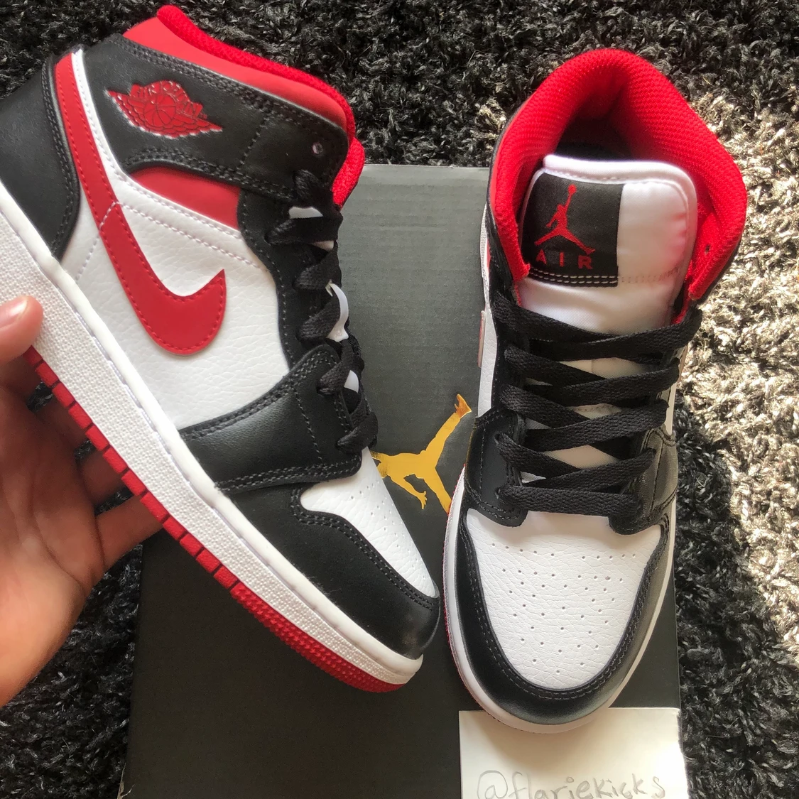 Jordan 1 Mid Red team