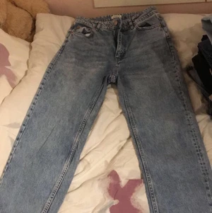 Raka jeans  - Använd 2 ggr och den sitter väldigt bra.