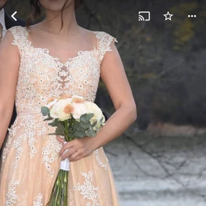 Klänning - Dressroom linné - Klänning ifrån Dressroom i Göteborg,Linnéplatsen. Storlek 36-38, Använd 1 gång under ett par timmar då jag hade en till klänning för samma kväll.