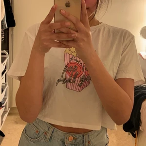 Tröja - Magtröja ifrån H&M knappt användning och vill sälja vidare🥰💖 väldigt bra kvalite! Den är i storlek S. 30kr+frakt💓