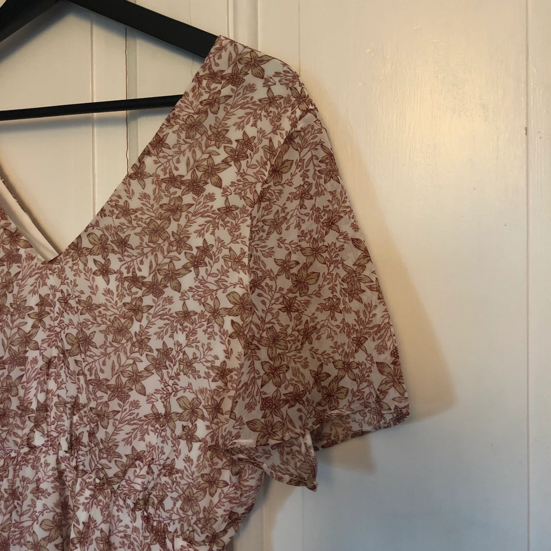 Blommig klĂ€nning NA-KD đž