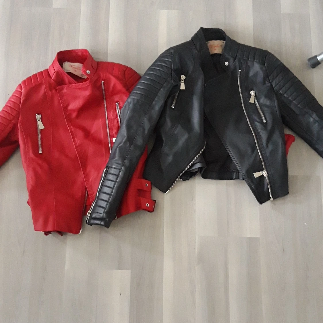 2st Voyelles skinnjackor strl 36 - 90