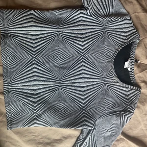 cool mönstrad top - Monki top s-m