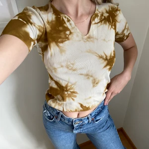 Topp - Finaste toppen köpt second hand, kommer tyvärr inte till användning. Står ingen storlek men skulle gissa på S/M 💞