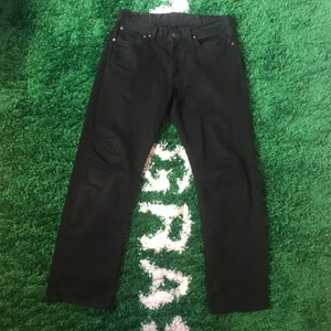 Levis jeans black - Size: Waist 43 cm. Length 103 cm. Leg width 22 cm. Condition 8/10. 300 sek / 30 €. Buyer pays the shipping cost. For more information please go visit @xhibitshop on instagram.