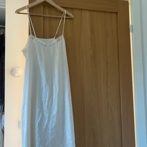 Silkes klänning - Jätte fin silkesklänning i 100% silke! Fint kvalitet