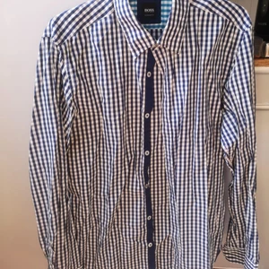 Hugo boss skjorta M - Använt men bra skick.