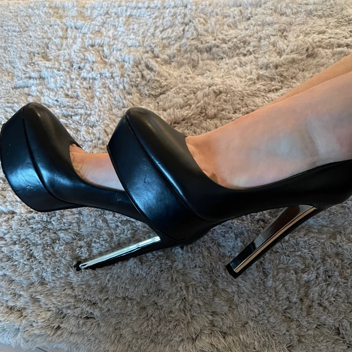 Guess oanvända skinn pumps stl38  - 90