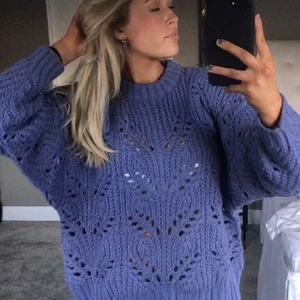 Stickad tröja - Säljer nu min superfina stickade tröja från märket ”moves”❣️ Super bra skick! KÖP DIREKT FÖR: 350kr