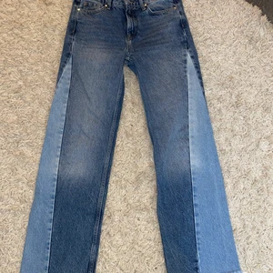 Byxor från bikbok har storlek på xs - Jätte fina Ljusblå byxor har storlek på xs .som är av mina favoriter men vill sälja dom för att dom är försmåa för mig. Använd den fågånger, den Passar på huddy över det blir jättefint 