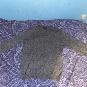 Mysig tröja storlek M - Det står L på den men det är en lögn, den är mera S/M. 