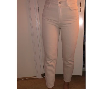 Byxor  - Säljer dessa byxor helt oanvända 