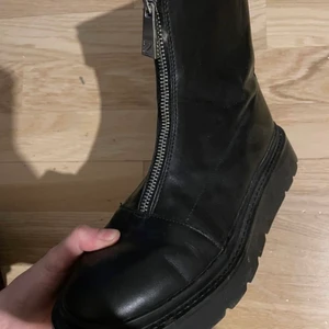 Zara skor storlek 37 - Helt nya. Använda Max 2 gånger. Köparen kan välja att hämta upp skorna eller betala frakt 📦 