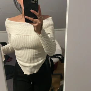 Tröja - Mysig stickad tröja från Ginatricot, fina detaljer! Stl xxs