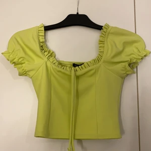 Ljusgrön topp - Säljer min gröna topp från boohoo pga den är för liten. Använd en gång så den är i princip ny 🤍