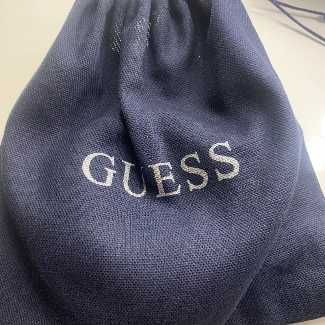 GUESS SKÄRP - 91