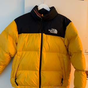 New tnf puffer size M condition 9/10 like new used only couple of times.The price 1900 but can be discussed a little bit