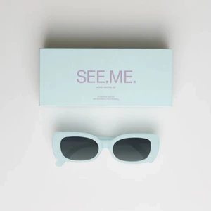 CHIMI x Ginatricot  - Chimi X Gina tricot. Solglasögon i samarbete med Chimi & Braive. Fyrkantiga solglasögon. Ljusblå färg (mintfärg) Aldrig använda - ny skick.