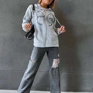 Glitter tröja - Säljer denna tröja från SHEIN. Använd 1 gpng och typ helt ny köpt. Storlek xs men passar även dig som har xxs eller  s som jag själv har❤️köpare står för frakt. Kan mötas upp