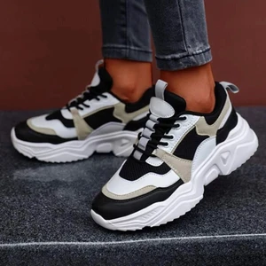 Vit/svarta sneakers strl39 - Helt nya oanvända sneakers, tre färgade(svart,vit,beige). Köpta för 250kr på shein men säljer för 150kr. Köpte en storlek för stor och missade returdagen! Så behöver verkligen bli av med de. Betalning sker via swish, innan du får paketet🌸