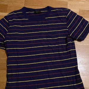 Pop Boutiqe! Randig kortärmad tröja - Storlek L men passar M också