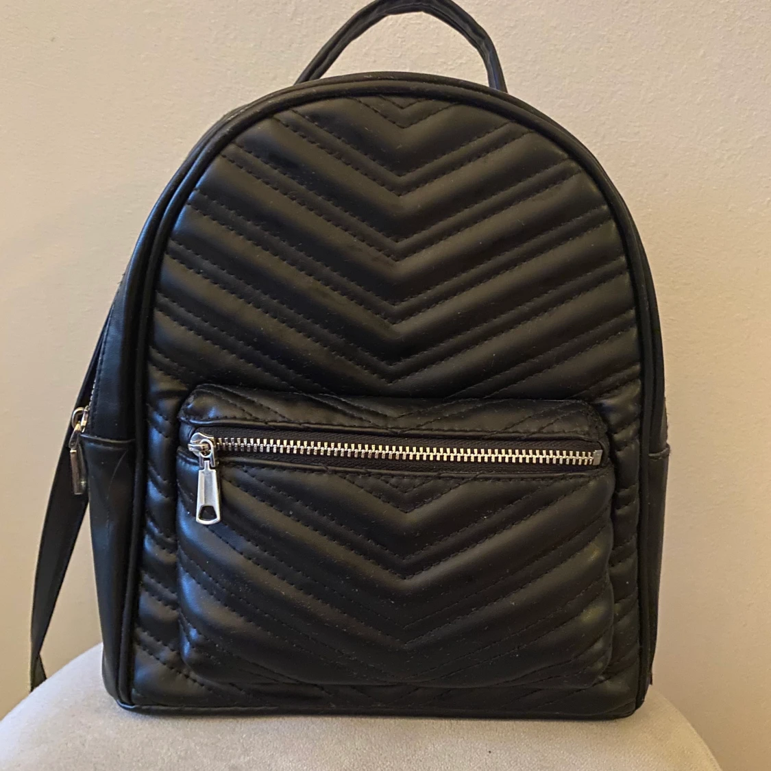 Svart mini ryggsäck i fake skinn