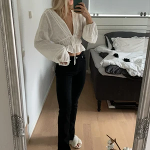 Blus - Supersöt blus som jag nästan aldrig använder, är i bra skick! Storlek: 36 säljer för 180 ink frakt