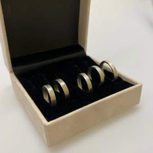 Här är vår ring ”Freja” - gjord av en gammal sked!                   Storlek: 15 ❤️ 17 ❤️ 17.5 ❤️ 19.5 ❤️                                           Material: Nysilver                                                                       Pris: 149 kr 