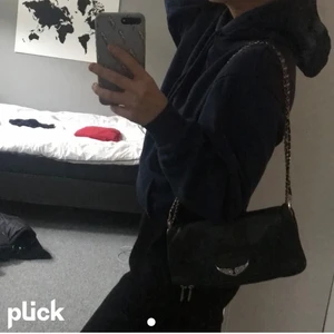 Hoodie - Skön hoodie från H&M herravdelning. Storlek Xs men passar även S och M skulle jag säga