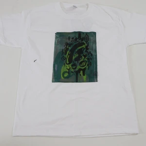 Grönt Screentryck  - Handgjord screentryck T-shirt. Frakt: 48kr 