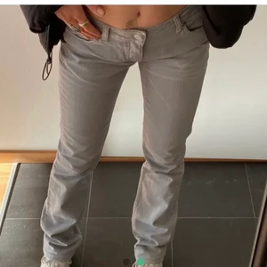 Acne jeans  - Säljer dessa sjukt snygga acnejeans då det tyvärr inte passar mig! Kontakta vid frågor! Har många intresserade, köpt direkt för 800+frakt