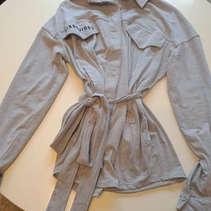 Mamma tröja - En fin gravid tröja med knytband.