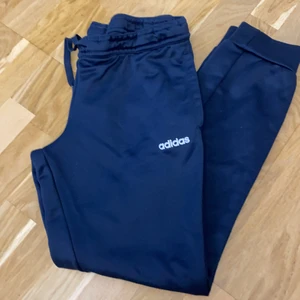  Adidas byxor  - Orginal Adidas byxor , mörkblåa 