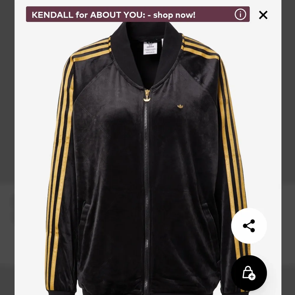 Söker Adidas tröja med guld ränder. Helst med blankt tyg utan luva,men inget krav. I herr storlek L/XL. Hoodies.