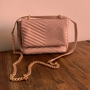 Väska - Rosa/nude väska, i bra skick!