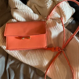 Liten Väska - Säljer den då den ej kommer till användning! Är i bra skick🥰