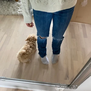 Zara jeans - Säljer jeans från zara. Köpte i höstas för 400kr och har använt sparsamt, köpte för 400kr säljer för 200kr.💕 pris kan diskuteras