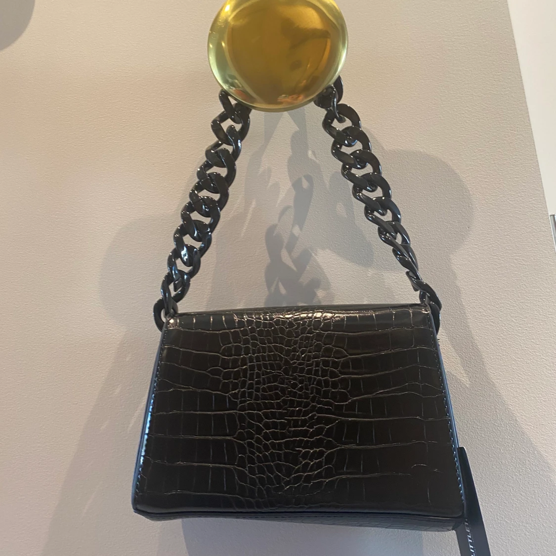 Krokodilläderimiterad väska från Pretty Little Thing - 90