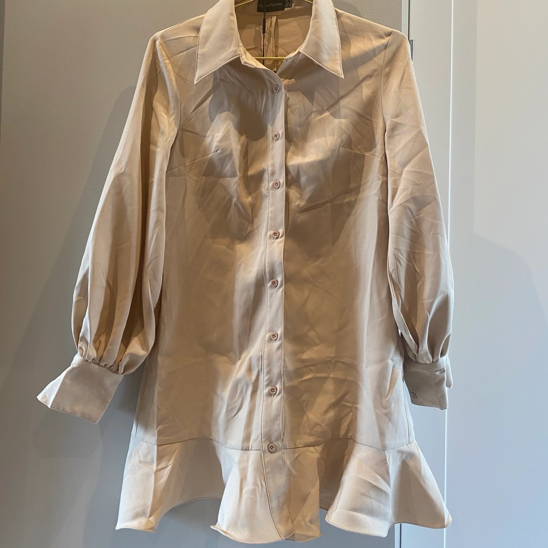 Beige PrettyLittleThing klänning - 90