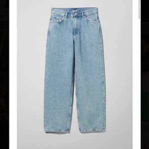Weekday Rail - Jeans från weekday i modellen rail, färgen pen blue 💙 Använt skick men ej några fläckar eller skador. Skriv gärna för fler bilder, mått osv. 