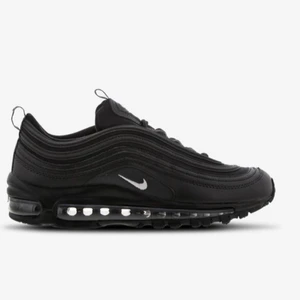 Nike air Max 97 - Hej jag säljer dem här skorna för jag använder inte dem längre och skulle vilja bli av med dem för dem ligger bara hemma. St på skorna är 39/40 skorna är till både killar och tjejer