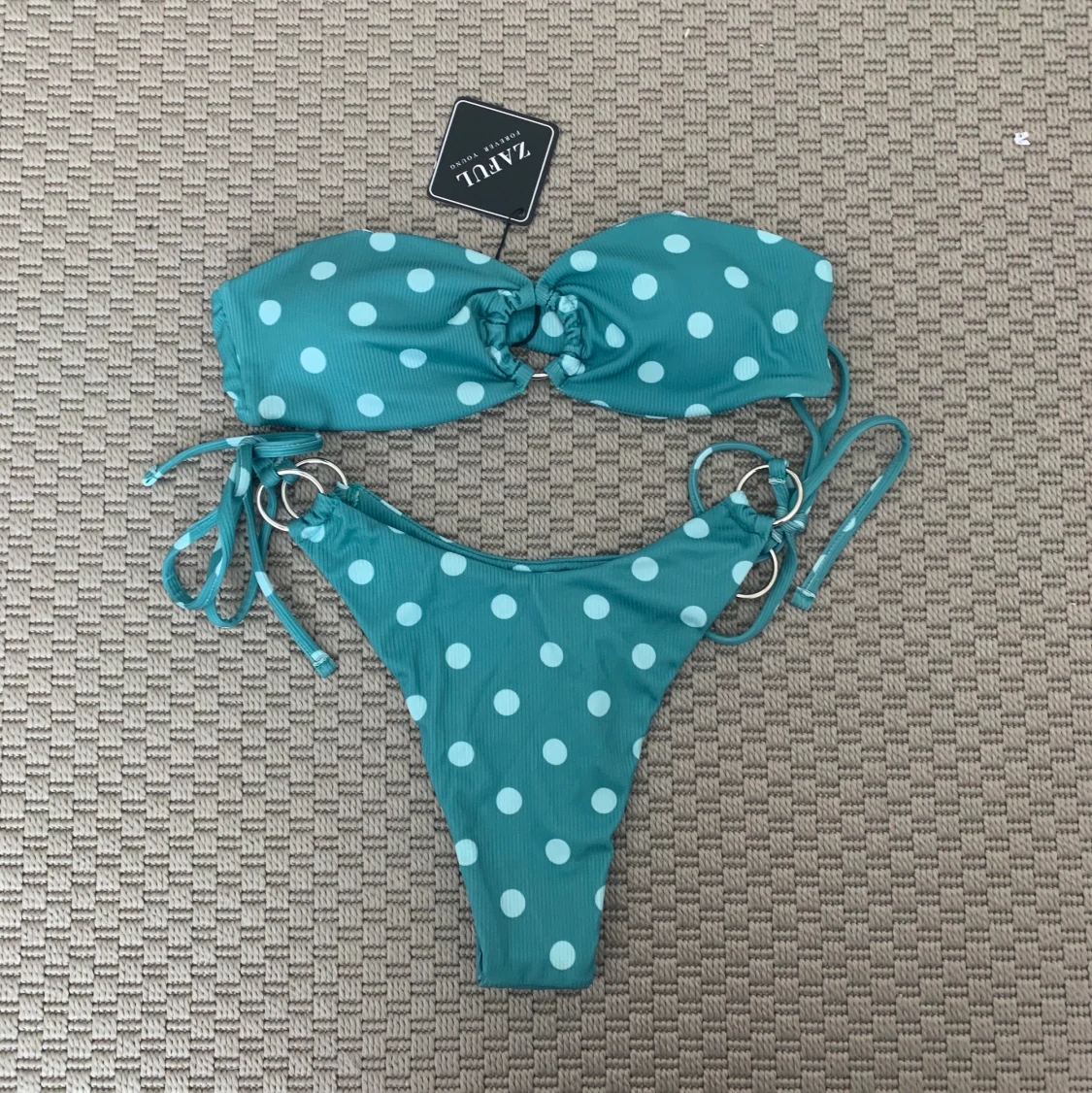 Prickig bikini 