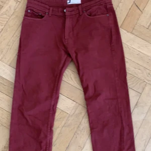 Baggy jeans dressmann - Baggyjeans utan defekter eller liknande. Kan sänka pris vid köp av flera plagg samtidigt.