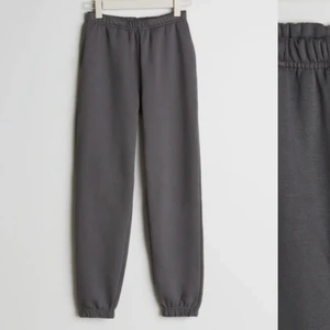 Basic swaetpants Gina Tricot - Mjukisbyxor använda ett fåtal gånger, aningen korta i benen för min smak vilket det är anledningen till att de säljs!🥰🥰 passar även S
